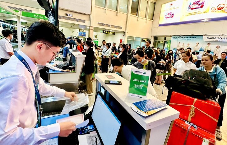 Hành khách bắt đầu than phiền khi chuyến bay Tết xuất hiện tỉnh trạng delay - Ảnh: CÔNG TRUNG